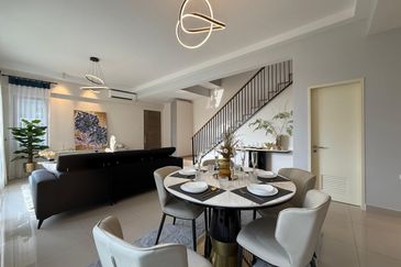 FREE SPA & LOAN LEGAL FEE! 4R4B! Fully Extended 2 Storey Terrace @ Semenyih