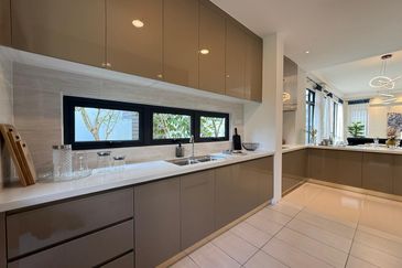 FREE SPA & LOAN LEGAL FEE! 4R4B! Fully Extended 2 Storey Terrace @ Semenyih