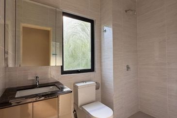 FREE SPA & LOAN LEGAL FEE! 4R4B! Fully Extended 2 Storey Terrace @ Semenyih