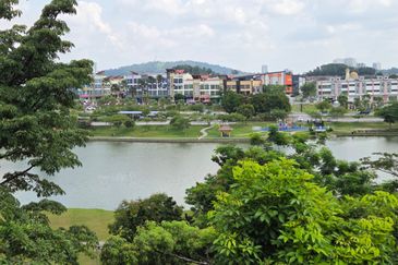 Avenue 2, Lake Valley