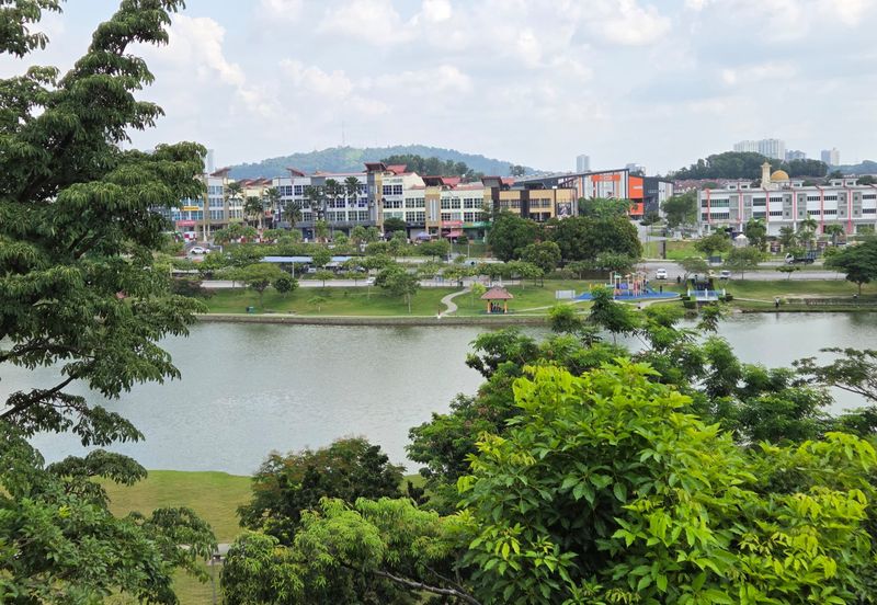 Avenue 2, Lake Valley