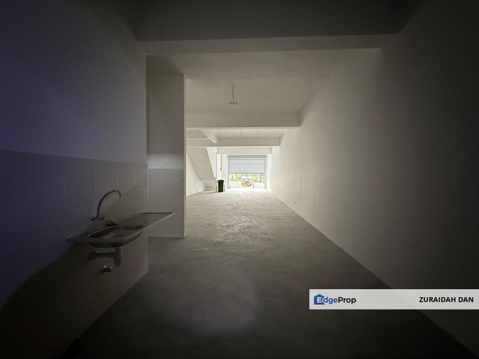 20 x 75! GROUND FLOOR! 2 Storey Shoplot @ Kajang East Avenue 2, Semenyih, Selangor, Semenyih