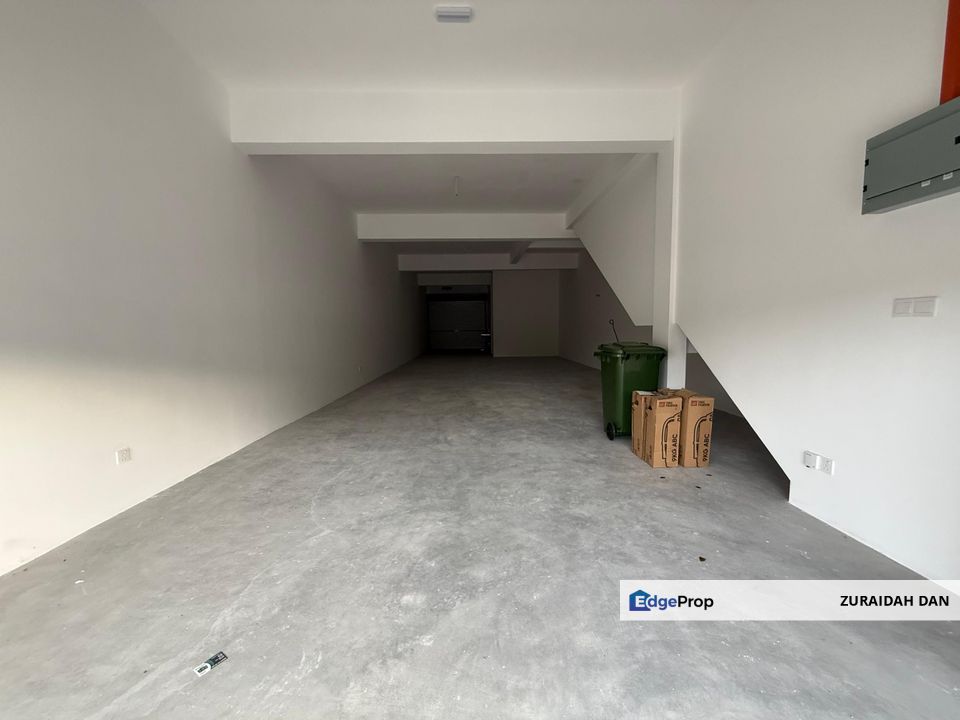 20 x 75! GROUND FLOOR! 2 Storey Shoplot @ Kajang East Avenue 2, Semenyih, Selangor, Semenyih