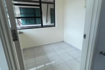 Avenue 2, Lake Valley