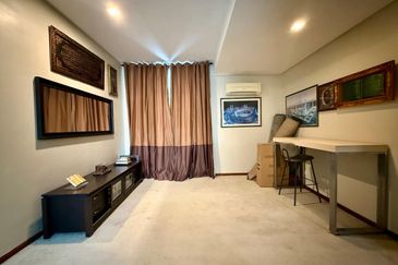 Avenue 6, Bandar Tun Hussein Onn