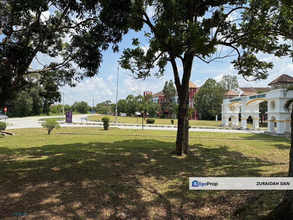 (8,632 SQ FT & FREEHOLD) Bungalow Lot Land @ College Heights Garden Resort Pajam, Mantin, Negeri Sembilan, Seremban