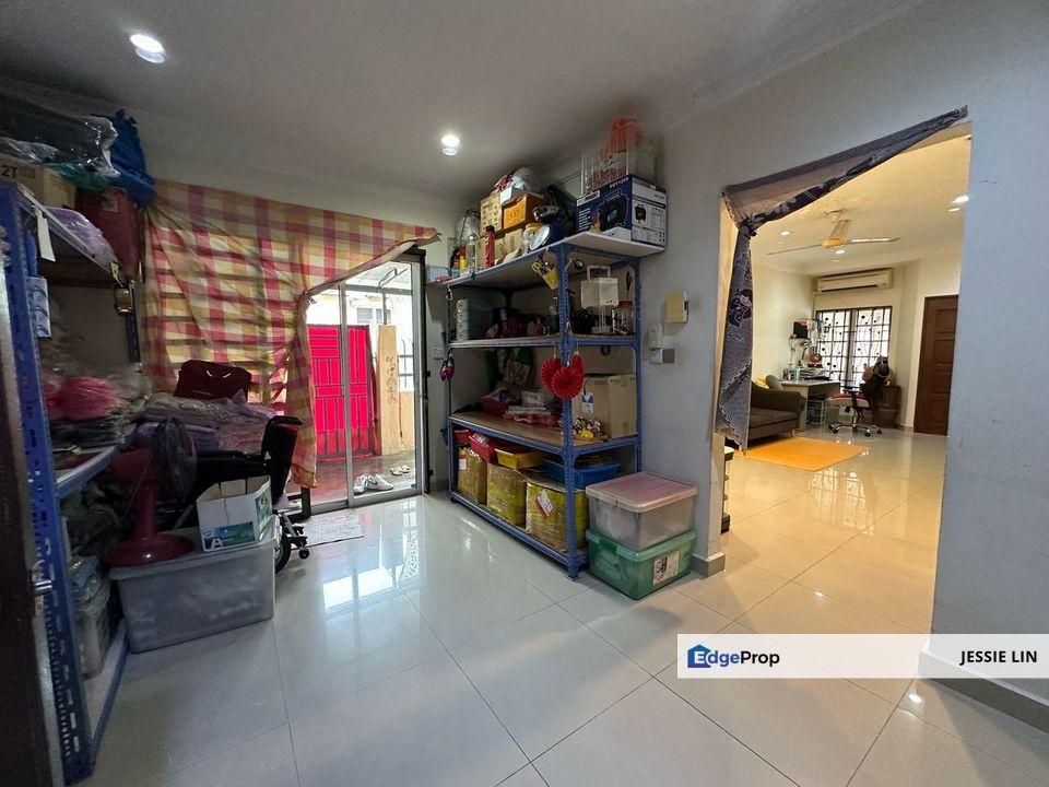 Single Storey End Lot House For Sale PJ Closed To LRT Paramount station, Selangor, Petaling Jaya