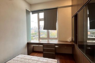 Royal Regent Sri Putramas III