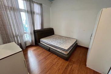 Royal Regent Sri Putramas III