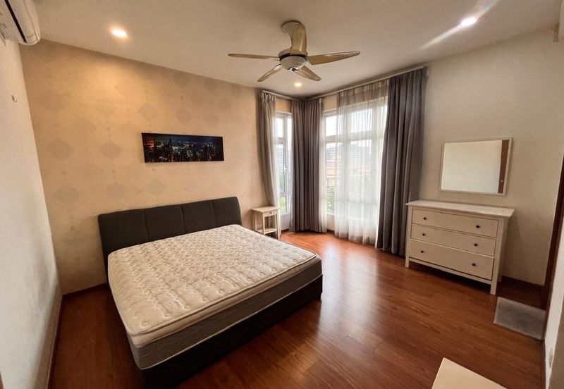 Royal Regent Sri Putramas III