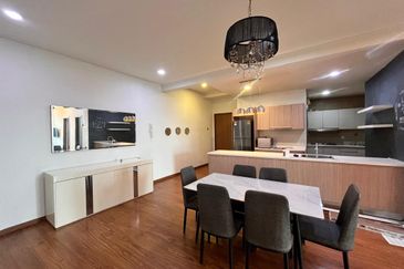 Royal Regent Sri Putramas III