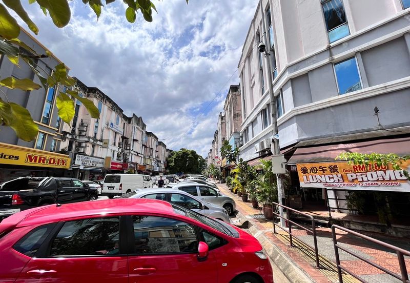 Medan Putra Business Centre