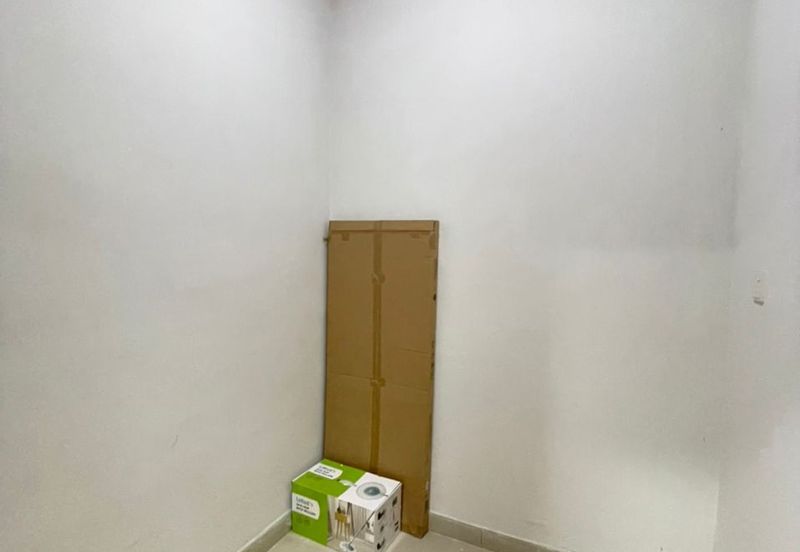 Royal Regent Sri Putramas III