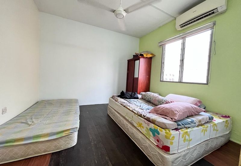 Flat Desa Mentari Blok 5