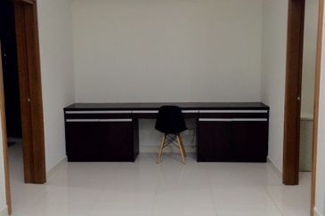 Royal Regent Sri Putramas III