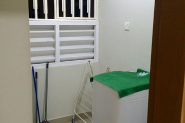 Royal Regent Sri Putramas III