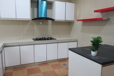 Kiara Peak (Puncak Kiara)