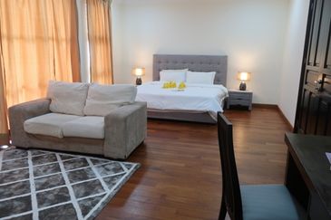 Kiara Peak (Puncak Kiara)