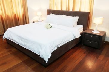 Kiara Peak (Puncak Kiara)