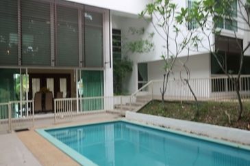 IOI Beverly Row @ IOI Resort City