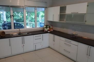 IOI Beverly Row @ IOI Resort City