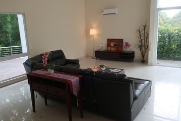 IOI Beverly Row @ IOI Resort City