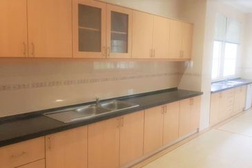 IOI Beverly Row @ IOI Resort City