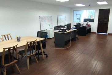 JALAN KAMPAR, OFF JALAN TUN RAZAK, KL SHOP FOR SALE