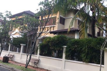 Kiara Peak (Puncak Kiara)