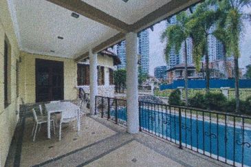 Kiara Peak (Puncak Kiara)