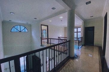 Kiara Peak (Puncak Kiara)