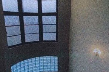 Kiara Peak (Puncak Kiara)