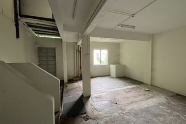 JALAN PAHANG, SETAPAK, 3 STOREY SHOP FOR SALE