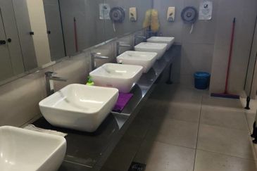 5 STOREY COMMERCIAL BUILDING, KL SENTRAL, BRICKFIELDS, FOR SALE