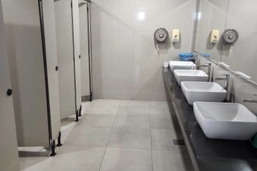 5 STOREY COMMERCIAL BUILDING, KL SENTRAL, BRICKFIELDS, FOR SALE