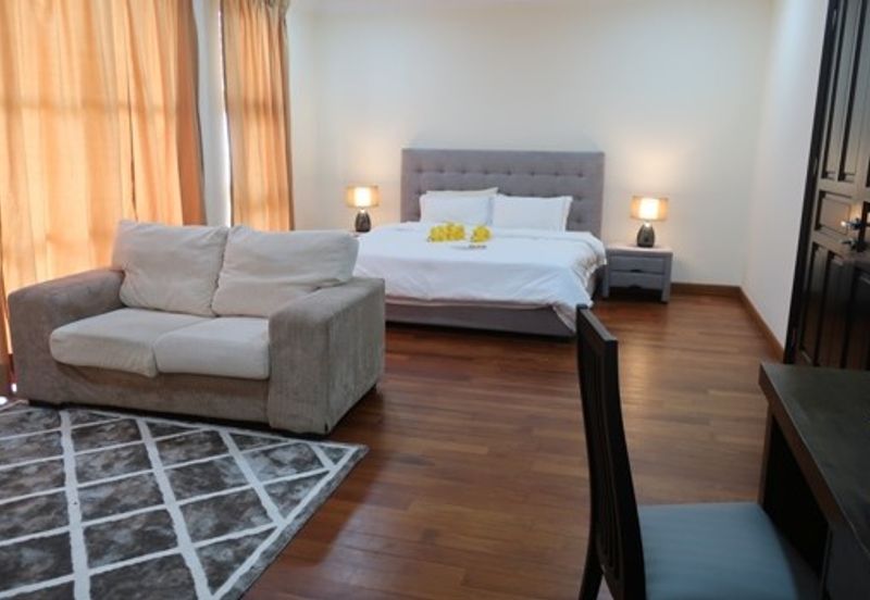 Kiara Peak (Puncak Kiara)