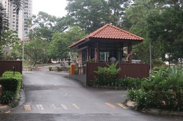 Kiara Peak (Puncak Kiara)