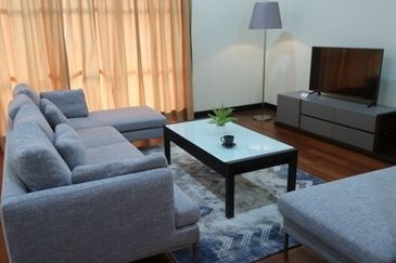 Kiara Peak (Puncak Kiara)