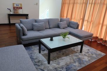 Kiara Peak (Puncak Kiara)