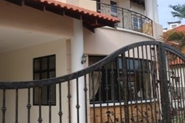 Kiara Peak (Puncak Kiara)