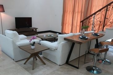 Kiara Peak (Puncak Kiara)