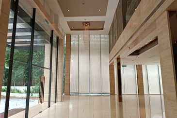 CANGKAT BUKIT BINTANG, BUKIT CEYLON, SHOWROOM GALLERY FOR SALE