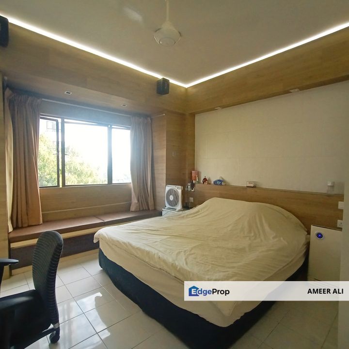 Corner & Furnished nearby LRT Puchong Perdana Prim, Selangor, Puchong