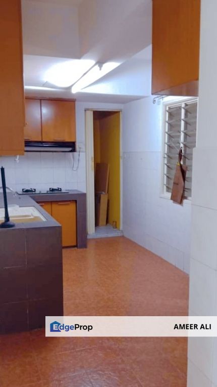 NonBumi Renovated Vista Prima Puchong Bukit Puchong Di LDP , Selangor, Puchong