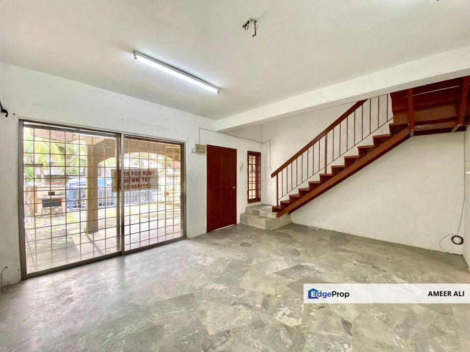 Facing Open! 2 Storey Extra Backyard Near LRT Puchong Perdana, Selangor, Puchong