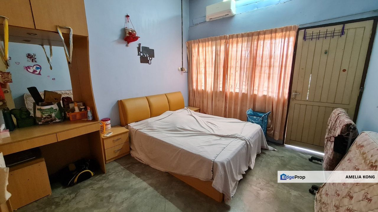 Superlink Corner Lot with Extra Land, Perak, Kinta