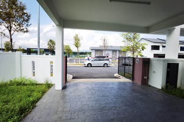 Woodbury Residency, Mahkota Hills Lenggeng Rumah Teres 2 Tingkat Corner Lot 42' x 65'  For Sale