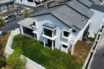 Woodbury Residency, Mahkota Hills Lenggeng Rumah Teres 2 Tingkat Corner Lot 42' x 65'  For Sale