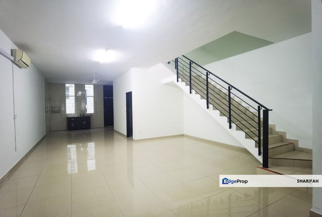 7 ROOM 7 BATH 3 Storey Terrace Bangi Avenue Seksyen 7, Selangor, Bangi