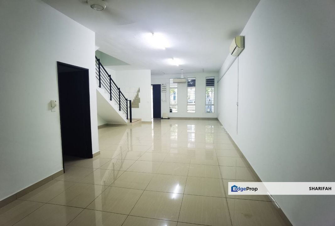 7 ROOM 7 BATH 3 Storey Terrace Bangi Avenue Seksyen 7, Selangor, Bangi